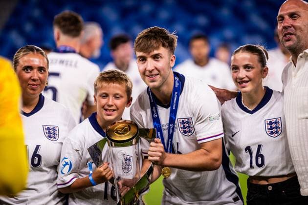 ENGLAND U21, U 21 - GERMANY U21 FINAL Jack Hinshelwood of England celebrates with a trophy after the UEFA European Under-21 Championship 2025 Final football match between England U21 and Germany U21. National Football Stadium (Tehelene Pole), Bratislava, Slovakia, June 28, 2025. Photo by Branislav Racko Copyright: xx _BRR4464
