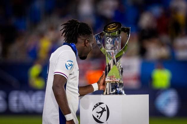 ENGLAND U21, U 21 - GERMANY U21 FINAL Jonathan Rowe of England with a trophy after the UEFA European Under-21 Championship 2025 Final football match between England U21 and Germany U21. National Football Stadium (Tehelene Pole), Bratislava, Slovakia, June 28, 2025. Photo by Branislav Racko Copyright: xx 080A3411