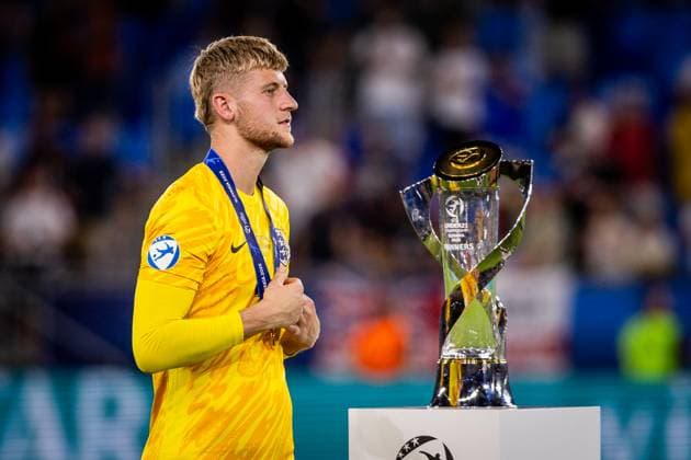 ENGLAND U21, U 21 - GERMANY U21 FINAL Teddy Sharman Lowe of England with a trophy after the UEFA European Under-21 Championship 2025 Final football match between England U21 and Germany U21. National Football Stadium (Tehelene Pole), Bratislava, Slovakia, June 28, 2025. Photo by Branislav Racko Copyright: xx 080A3509