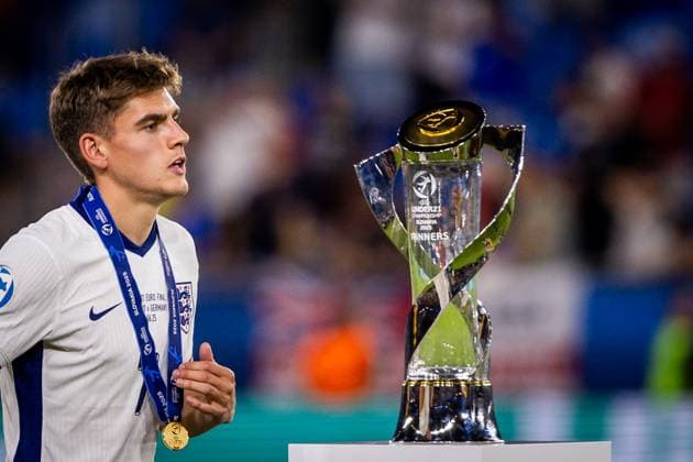 ENGLAND U21, U 21 - GERMANY U21 FINAL Tom Fellows of England with a trophy after the UEFA European Under-21 Championship 2025 Final football match between England U21 and Germany U21. National Football Stadium (Tehelene Pole), Bratislava, Slovakia, June 28, 2025. Photo by Branislav Racko Copyright: xx 080A3524