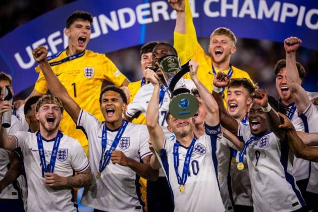 ENGLAND U21, U 21 - GERMANY U21 FINAL James McAtee, Jonathan Rowe, Jarell Quansah, Harvey Elliott of England celebrate with a trophy after the UEFA European Under-21 Championship 2025 Final football match between England U21 and Germany U21. National Football Stadium (Tehelene Pole), Bratislava, Slovakia, June 28, 2025. Photo by Branislav Racko Copyright: xx 080A3582