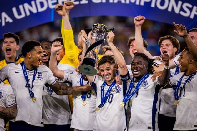 ENGLAND U21, U 21 - GERMANY U21 FINAL James McAtee, Jonathan Rowe, Jarell Quansah of England celebrate with a trophy after the UEFA European Under-21 Championship 2025 Final football match between England U21 and Germany U21. National Football Stadium (Tehelene Pole), Bratislava, Slovakia, June 28, 2025. Photo by Branislav Racko Copyright: xx 080A3593