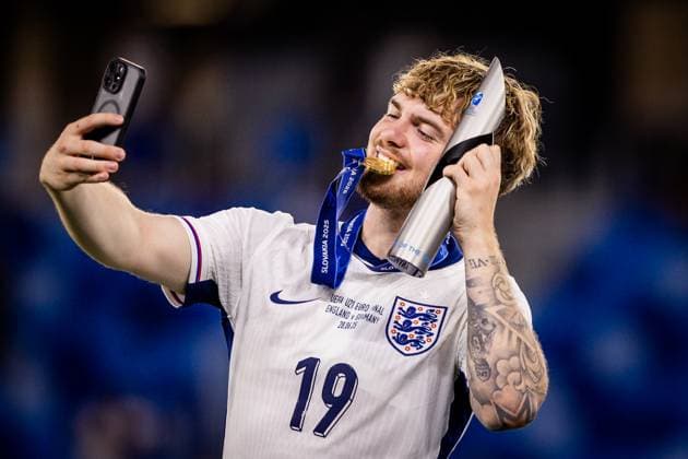 ENGLAND U21, U 21 - GERMANY U21 FINAL Harvey Elliott of England celebrates with medal after the UEFA European Under-21 Championship 2025 Final football match between England U21 and Germany U21. National Football Stadium (Tehelene Pole), Bratislava, Slovakia, June 28, 2025. Photo by Branislav Racko Copyright: xx 080A3849