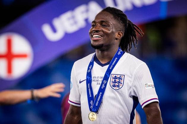 Sport Bilder des Tages ENGLAND U21, U 21 - GERMANY U21 FINAL Jonathan Rowe of England celebrates with medal after the UEFA European Under-21 Championship 2025 Final football match between England U21 and Germany U21. National Football Stadium (Tehelene Pole), Bratislava, Slovakia, June 28, 2025. Photo by Branislav Racko Copyright: xx 080A3879