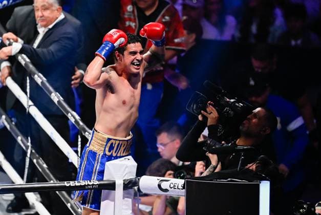Bilder des Jahres 2025, Sport 06 Juni Sport Bilder des Tages Raul Curiel Garcia vs. Victor Ezequiel Rodriguez - Premiere Boxing Championship ANAHEIM, CALIFORNIA - JUNE 28: Raul Curiel Garcia reacts after he knocked Victor Ezequiel Rodriguez during their welterweight world titles of the Premiere Boxing Championship on Saturday night at Honda Center in Anaheim of Los Angeles County, California United States on June 28, 2025. Tayfun Coskun Anadolu California United States. Editorial use only. Please get in touch for any other usage.  Copyright: x2025xAnadoluxTayfunxCoskunx