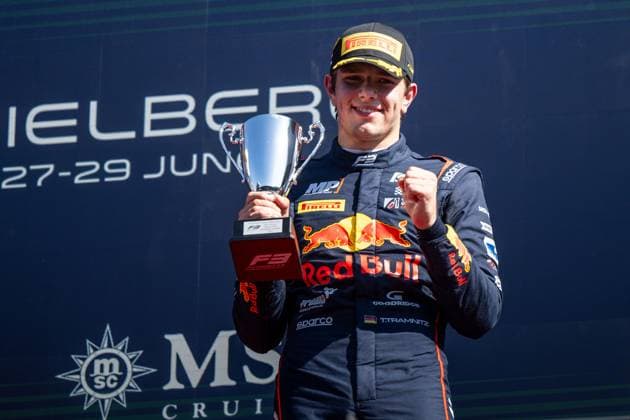 Tim Tramnitz (Deutschland, MP Motorsport, Red Bull Junior) jubelt auf dem Podium bei der Siegerehrung mit Pokal ueber Platz 3, AUT, FIA Formel 3 Meisterschaft, MSC Cruises Grand Prix von Oesterreich, Red Bull Ring Spielberg, Hauptrennen, Saison 2025, 29.06.2025 AUT, FIA Formel 3 Meisterschaft, MSC Cruises Grand Prix von Oesterreich, Red Bull Ring Spielberg, Hauptrennen, Saison 2025, 29.06.2025 Spielberg Copyright: xEibner-Pressefoto Memmlerx EP_MMR