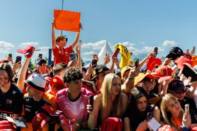 Fans warten auf die Fahrer, Grosser Preis von Oesterreich, Motorsport, Formel 1, Saison 2025, 29.06.2025 Grosser Preis von Oesterreich, Motorsport, Formel 1, Saison 2025, 29.06.2025 Copyright: xEibner-Pressefoto AlexanderxNeisx EP_ANS
