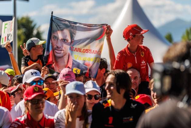 Fans warten auf die Fahrer, Grosser Preis von Oesterreich, Motorsport, Formel 1, Saison 2025, 29.06.2025 Grosser Preis von Oesterreich, Motorsport, Formel 1, Saison 2025, 29.06.2025 Copyright: xEibner-Pressefoto AlexanderxNeisx EP_ANS
