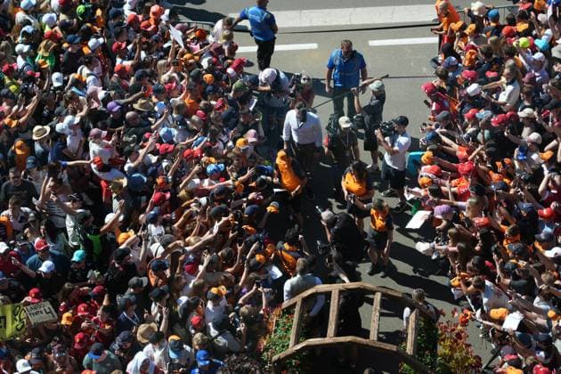 Formel 1 Großer Preis von Österreich 2025 29.06.2025, Red Bull Ring, Spielberg, Formel 1 Großer Preis von Österreich 2025 , im Bild Oscar Piastri (AUS), McLaren F1 Team unterschreibt Autogramme.