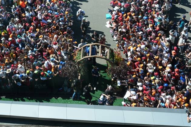 Formel 1 Großer Preis von Österreich 2025 29.06.2025, Red Bull Ring, Spielberg, Formel 1 Großer Preis von Österreich 2025 , im Bild Franco Colapinto (ARG), BWT Alpine F1 Team unterschreibt Autogramme.
