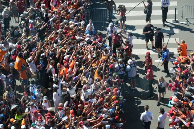 Formel 1 Großer Preis von Österreich 2025 29.06.2025, Red Bull Ring, Spielberg, Formel 1 Großer Preis von Österreich 2025 , im Bild Charles Leclerc (MCO), Scuderia Ferrari HP unterschreibt Autogramme.