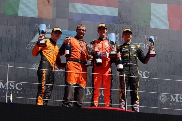 Richard Verschoor (MP Motorsport, Formel 2) gewinnt Feature Race, Alex Dunne (Rodin Motorsport), Leonardo Fornaroli (Invicta Racing), Podium, Grosser Preis von Oesterreich, Motorsport, Herren, Formel 1, 29.06.2025 Spielberg Steiermark Oesterreich