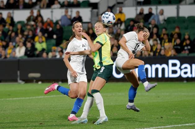 SOCCER AUSTRALIA SLOVENIA, Kaitlyn Torpey of Australia attempts a header on goal during the Women s friendly international soccer match between Australia and Slovenia at HBF Park in Perth, Sunday, June 29, 2025. ( NO ARCHIVING, EDITORIAL USE ONLY PERTH WESTERN AUSTRALIA AUSTRALIA  Copyright: xRICHARDxWAINWRIGHTx 20250629148351520015
