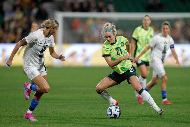 SOCCER AUSTRALIA SLOVENIA, Ellie Carpenter of of Australia under pressure from Kaja Erzen of Slovenia during the Women s friendly international soccer match between Australia and Slovenia at HBF Park in Perth, Sunday, June 29, 2025. ( NO ARCHIVING, EDITORIAL USE ONLY PERTH WESTERN AUSTRALIA AUSTRALIA  Copyright: xRICHARDxWAINWRIGHTx 20250629118902156401