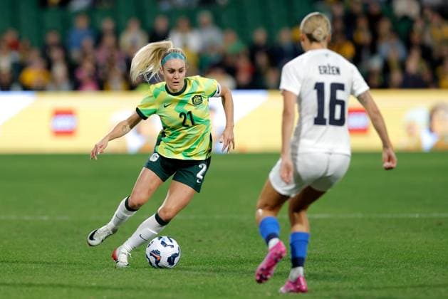 SOCCER AUSTRALIA SLOVENIA, Ellie Carpenter of of Australia takes on Kaja Erzen of Slovenia during the Women s friendly international soccer match between Australia and Slovenia at HBF Park in Perth, Sunday, June 29, 2025. ( NO ARCHIVING, EDITORIAL USE ONLY PERTH WESTERN AUSTRALIA AUSTRALIA  Copyright: xRICHARDxWAINWRIGHTx 20250629124231299070