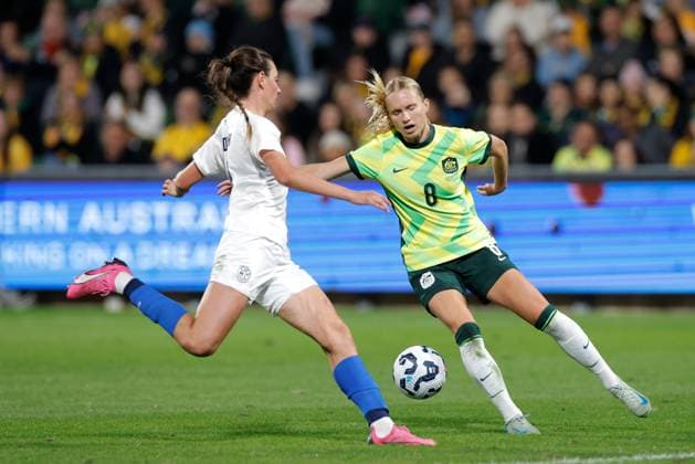 SOCCER AUSTRALIA SLOVENIA, Kaitlyn Torpey of Australia under pressure from Sara Gradisek of Slovenia during the Women s friendly international soccer match between Australia and Slovenia at HBF Park in Perth, Sunday, June 29, 2025. ( NO ARCHIVING, EDITORIAL USE ONLY PERTH WESTERN AUSTRALIA AUSTRALIA  Copyright: xRICHARDxWAINWRIGHTx 20250629113303517680
