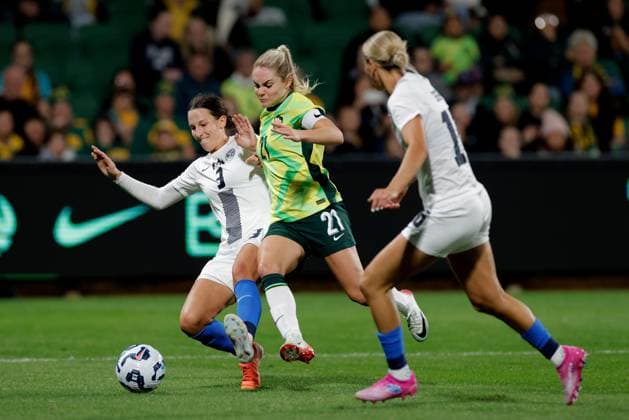 SOCCER AUSTRALIA SLOVENIA, Ellie Carpenter of of Australia under pressure from Sara Agrez and Kaja Erzen of Slovenia during the Women s friendly international soccer match between Australia and Slovenia at HBF Park in Perth, Sunday, June 29, 2025. ( NO ARCHIVING, EDITORIAL USE ONLY PERTH WESTERN AUSTRALIA AUSTRALIA  Copyright: xRICHARDxWAINWRIGHTx 20250629140383930744