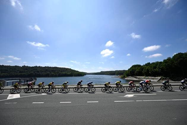 Belgian 2025 National Championship Binche 29 06 2025 BINCHE, BELGIUM - JUNE 29 : illustration picture of the riders at the Lacs de l Eau d Heure during the Men Elite cycling road race of the Belgian National Championships 2025 an UCI National Championships cycling race of 230 km with start in Binche and finish in Binche on June 29, 2025 in Binche, Belgium, 29 06 2025 Binche Belgium  Copyright: xNicoxVereeckenx