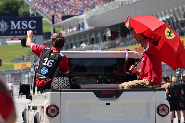 Lewis Hamilton (Scuderia Ferrari HP, 44), Charles Leclerc (Scuderia Ferrari HP, 16), Drivers Parade, Fahrerparade, Grosser Preis von Oesterreich, Motorsport, Herren, Formel 1, 29.06.2025 Spielberg Steiermark Oesterreich