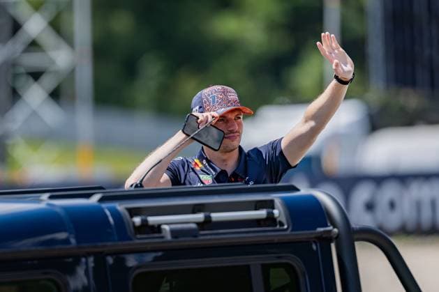 Formel 1, GP Österreich in Spielberg, Fahrerparade FORMULA 1 - GP of Austria 2025 SPIELBERG,AUSTRIA,29.JUN.25 - MOTORSPORTS, FORMULA 1 - Grand Prix of Austria, Red Bull Ring, drivers parade. Image shows Max Verstappen (NED Red Bull Racing).  GEPAxpictures xMatthiasxTrinkl