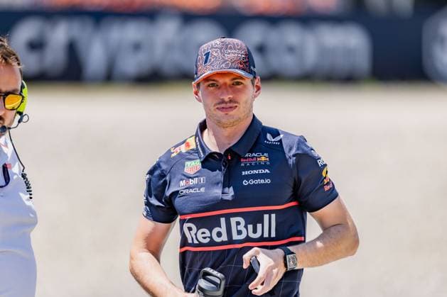 Formel 1, GP Österreich in Spielberg, Fahrerparade FORMULA 1 - GP of Austria 2025 SPIELBERG,AUSTRIA,29.JUN.25 - MOTORSPORTS, FORMULA 1 - Grand Prix of Austria, Red Bull Ring, drivers parade. Image shows Max Verstappen (NED Red Bull Racing).  GEPAxpictures xMatthiasxTrinkl