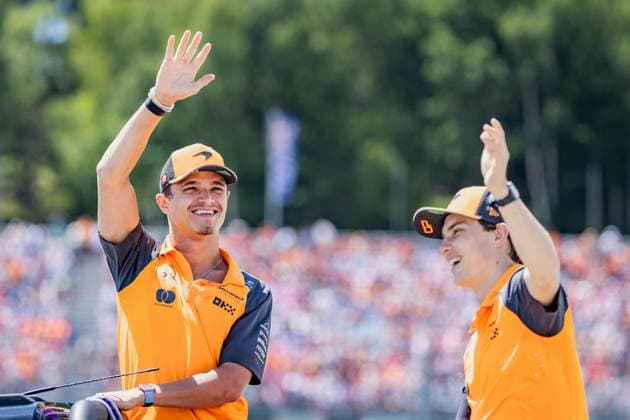 Formel 1, GP Österreich in Spielberg, Fahrerparade FORMULA 1 - GP of Austria 2025 SPIELBERG,AUSTRIA,29.JUN.25 - MOTORSPORTS, FORMULA 1 - Grand Prix of Austria, Red Bull Ring, drivers parade. Image shows Lando Norris (GBR McLaren) and Oscar Piastri (AUS McLaren).  GEPAxpictures xMatthiasxTrinkl