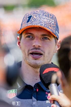 Formel 1, GP Österreich in Spielberg, Fahrerparade FORMULA 1 - GP of Austria 2025 SPIELBERG,AUSTRIA,29.JUN.25 - MOTORSPORTS, FORMULA 1 - Grand Prix of Austria, Red Bull Ring, drivers parade. Image shows Max Verstappen (NED Red Bull Racing).  GEPAxpictures xMatthiasxTrinkl