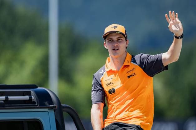 Formel 1, GP Österreich in Spielberg, Fahrerparade FORMULA 1 - GP of Austria 2025 SPIELBERG,AUSTRIA,29.JUN.25 - MOTORSPORTS, FORMULA 1 - Grand Prix of Austria, Red Bull Ring, drivers parade. Image shows Oscar Piastri (AUS McLaren).  GEPAxpictures xMatthiasxTrinkl