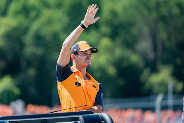 Formel 1, GP Österreich in Spielberg, Fahrerparade FORMULA 1 - GP of Austria 2025 SPIELBERG,AUSTRIA,29.JUN.25 - MOTORSPORTS, FORMULA 1 - Grand Prix of Austria, Red Bull Ring, drivers parade. Image shows Lando Norris (GBR McLaren).  GEPAxpictures xMatthiasxTrinkl