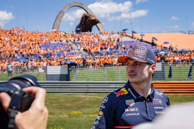 Formel 1, GP Österreich in Spielberg, Fahrerparade FORMULA 1 - GP of Austria 2025 SPIELBERG,AUSTRIA,29.JUN.25 - MOTORSPORTS, FORMULA 1 - Grand Prix of Austria, Red Bull Ring, drivers parade. Image shows Max Verstappen (NED Red Bull Racing).  GEPAxpictures xMatthiasxTrinkl
