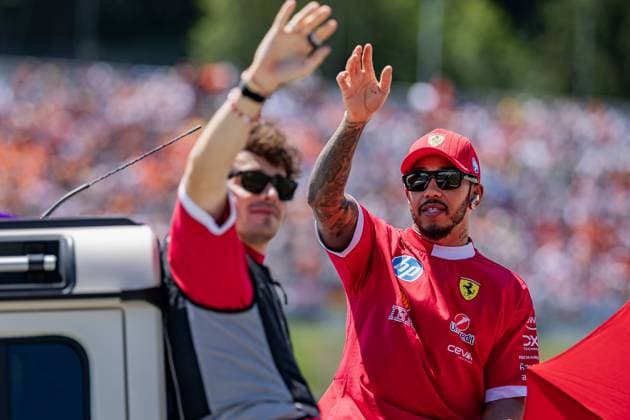 Formel 1, GP Österreich in Spielberg, Fahrerparade FORMULA 1 - GP of Austria 2025 SPIELBERG,AUSTRIA,29.JUN.25 - MOTORSPORTS, FORMULA 1 - Grand Prix of Austria, Red Bull Ring, drivers parade. Image shows Charles Leclerc (MON Ferrari) and Lewis Hamilton (GBR Ferrari).  GEPAxpictures xMatthiasxTrinkl