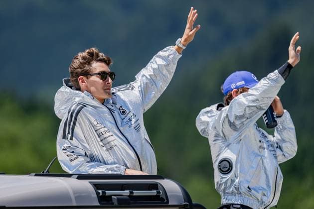 Formel 1, GP Österreich in Spielberg, Fahrerparade FORMULA 1 - GP of Austria 2025 SPIELBERG,AUSTRIA,29.JUN.25 - MOTORSPORTS, FORMULA 1 - Grand Prix of Austria, Red Bull Ring, drivers parade. Image shows George Russell (GBR Mercedes) and Andrea Kimi Antonelli (ITA Mercedes).  GEPAxpictures xMatthiasxTrinkl