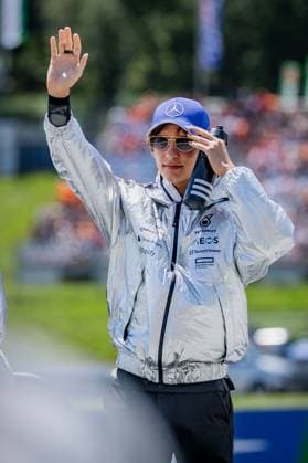 Formel 1, GP Österreich in Spielberg, Fahrerparade FORMULA 1 - GP of Austria 2025 SPIELBERG,AUSTRIA,29.JUN.25 - MOTORSPORTS, FORMULA 1 - Grand Prix of Austria, Red Bull Ring, drivers parade. Image shows Andrea Kimi Antonelli (ITA Mercedes).  GEPAxpictures xMatthiasxTrinkl