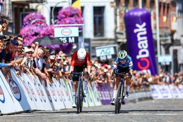 Belgian Justine Ghekiere of AG Insurance-Soudal Team (R) wins before Belgian Fien Van Eynde of Fenix-Deceuninck Development Team the sprint at the finish of the women s elite road race of the Belgian Cycling Championships, 132,8 km from and to the Grand Place square in Binche on Sunday 29 June 2025. DAVIDxPINTENS  x128054635x
