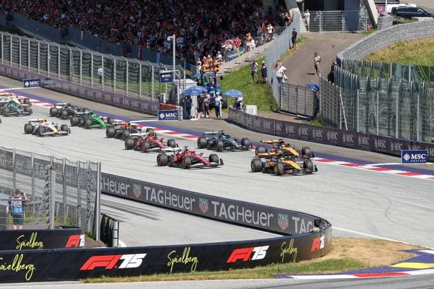 Start zum Rennen, Lando Norris (McLaren Formula 1 Team 4), Oscar Piastri (McLaren Formula 1 Team 81), Charles Leclerc (Scuderia Ferrari HP 16), Lewis Hamilton (Scuderia Ferrari HP 44), George Russell (Mercedes-AMG Petronas 63), Rennen, Grosser Preis von Oesterreich, Motorsport, Herren, Formel 1, 29.06.2025 Spielberg Steiermark Oesterreich