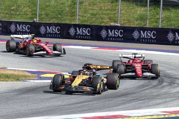 Oscar Piastri (McLaren Formula 1 Team 81), Charles Leclerc (Scuderia Ferrari HP 16), Lewis Hamilton (Scuderia Ferrari HP 44), Rennen, Grosser Preis von Oesterreich, Motorsport, Herren, Formel 1, 29.06.2025 Spielberg Steiermark Oesterreich