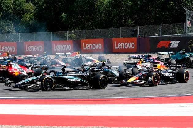 29.06.2025, xsvx, Motorsport FIA Formel 1, Grand Prix von Österreich v.l. Unfall zwischen Andrea Kimi Antonelli (Mercedes AMG Petronas) Startnummer 12 und Max Verstappen (Oracle Red Bull Racing) Startnummer 1 (FIA REGULATIONS PROHIBIT ANY USE OF PHOTOGRAPHS as IMAGE SEQUENCES and or QUASI-VIDEO) Zeltweg-Spielberg