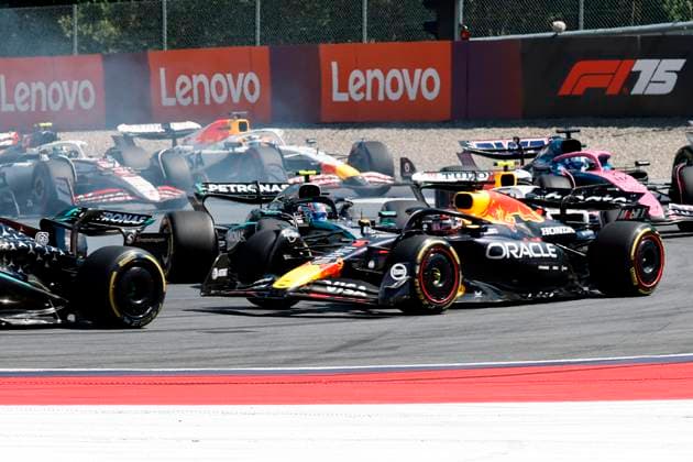 29.06.2025, xsvx, Motorsport FIA Formel 1, Grand Prix von Österreich v.l. Unfall zwischen Andrea Kimi Antonelli (Mercedes AMG Petronas) Startnummer 12 und Max Verstappen (Oracle Red Bull Racing) Startnummer 1 (FIA REGULATIONS PROHIBIT ANY USE OF PHOTOGRAPHS as IMAGE SEQUENCES and or QUASI-VIDEO) Zeltweg-Spielberg