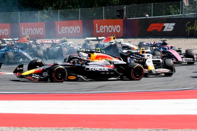 29.06.2025, xsvx, Motorsport FIA Formel 1, Grand Prix von Österreich v.l. Unfall zwischen Andrea Kimi Antonelli (Mercedes AMG Petronas) Startnummer 12 und Max Verstappen (Oracle Red Bull Racing) Startnummer 1 (FIA REGULATIONS PROHIBIT ANY USE OF PHOTOGRAPHS as IMAGE SEQUENCES and or QUASI-VIDEO) Zeltweg-Spielberg