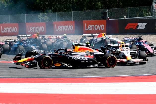 29.06.2025, xsvx, Motorsport FIA Formel 1, Grand Prix von Österreich v.l. Unfall zwischen Andrea Kimi Antonelli (Mercedes AMG Petronas) Startnummer 12 und Max Verstappen (Oracle Red Bull Racing) Startnummer 1 (FIA REGULATIONS PROHIBIT ANY USE OF PHOTOGRAPHS as IMAGE SEQUENCES and or QUASI-VIDEO) Zeltweg-Spielberg