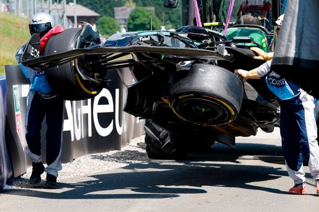29.06.2025, xsvx, Motorsport FIA Formel 1, Grand Prix von Österreich v.l. Auto von Andrea Kimi Antonelli (Mercedes AMG Petronas) Startnummer 12 nach dem Unfall (FIA REGULATIONS PROHIBIT ANY USE OF PHOTOGRAPHS as IMAGE SEQUENCES and or QUASI-VIDEO) Zeltweg-Spielberg