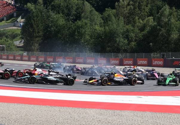 29.06.2025, Red Bull Ring, Spielberg, Formel 1 Großer Preis von Österreich 2025 , im Bild Unfall zwischen Andrea Kimi Antonelli (ITA), Mercedes-AMG Petronas Formula One Team und Max Verstappen (NLD), Oracle Red Bull Racing, beide Fahrer scheiden aus. (Photo by Alessandro Martellotta Hasan Bratic DeFodi Images)