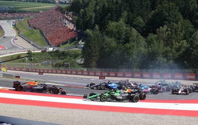 29.06.2025, Red Bull Ring, Spielberg, Formel 1 Großer Preis von Österreich 2025 , im Bild Unfall zwischen Andrea Kimi Antonelli (ITA), Mercedes-AMG Petronas Formula One Team und Max Verstappen (NLD), Oracle Red Bull Racing, beide Fahrer scheiden aus. (Photo by Alessandro Martellotta Hasan Bratic DeFodi Images)