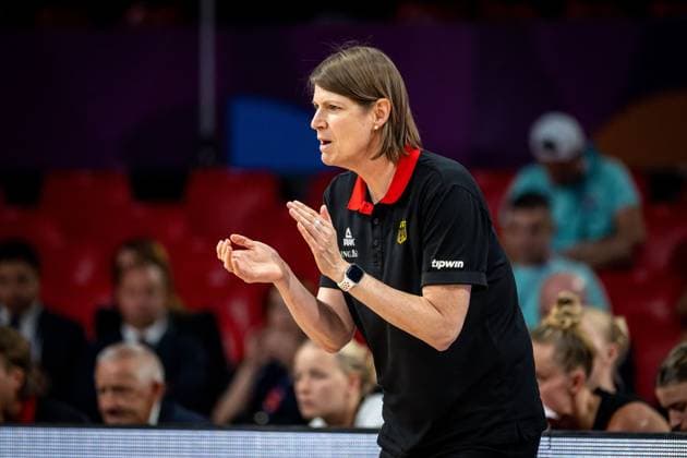Basketball Piräus 29.06.2025 FIBA Women™s Eurobasket 2025 Platzierungsspiel um Platz 5 Tschechien (CZE) - Deutschland (GER) Lisa Thomaidis (Deutschland, Trainer) *** Basketball Piraeus 29 06 2025 FIBA Women™s Eurobasket 2025 5th place play-off Czech Republic CZE Germany GER Lisa Thomaidis Germany, coach