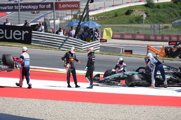 29.06.2025, Red Bull Ring, Spielberg, Formel 1 Großer Preis von Österreich 2025 , im Bild Unfall zwischen Andrea Kimi Antonelli (ITA), Mercedes-AMG Petronas Formula One Team und Max Verstappen (NLD), Oracle Red Bull Racing, beide Fahrer scheiden aus. (Photo by Alessandro Martellotta Hasan Bratic DeFodi Images)