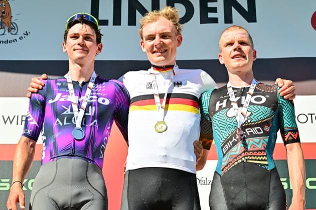 Sport Bilder des Tages Georg ZIMMERMANN Siegerehrung Straßenrennen Männer Elite Rad DM 2025 Georg ZIMMERMANN (IntermarchÃ - Wanty) Deutscher Meister vor Felix ENGELHARDT (Team Jayco AlUla) und Anton SCHIFFER (BIKE AID). Siegerehrung. Straßenrennen Männer Elite Deutsche Meisterschaft im Radsport 2025 Rad DM 27. Juni 2025 Deutsche Straßen-Meisterschafte. Kaiserslautern, Ramstein, Linden