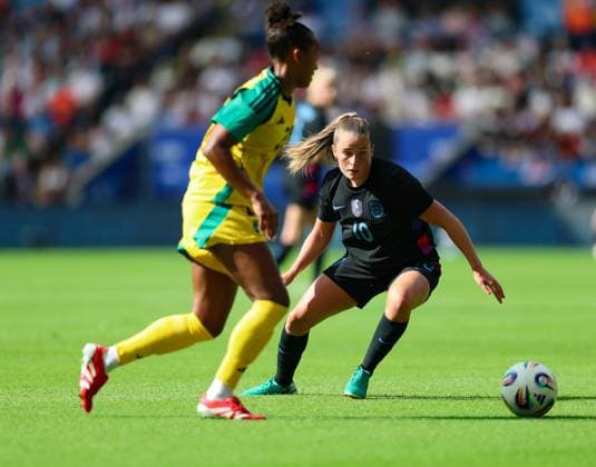 England Women v Jamaica Women International Friendly, LÃ¤nderspiel, Nationalmannschaft Ella Toone of England and Atlanta Primus of Jamaica during the International Friendly match at the King Power Stadium, Leicester UK Newspapers OUT Copyright: xAndyxSumnerx FIL-21937-0027