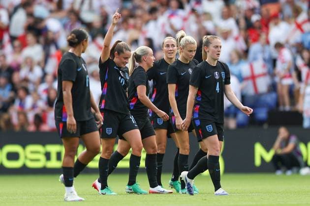 England Women v Jamaica Women England Women midfielder Ella Toone (10) points to the sky to celebrate her goal 3-0 during the England Women v Jamaica Women Friendly international match, Länderspiel, Nationalmannschaft at the King Power Stadium, Leicester, England, United Kingdom on 29 June 2025 Credit: Sally Rawlins Every Second Media Editorial use only. All images are copyright Every Second Media Limited. No images may be reproduced without prior permission. Copyright: xIMAGO EveryxSecondxMediax ESM-1513-0030 SallyxRawlinsx xEveryxSecondxMediax