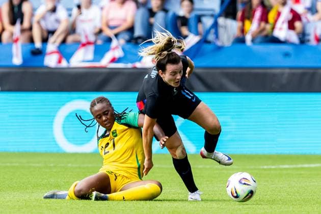 England Women v Jamaica Friendly 29 06 2025. UEFA EURO, EM, Europameisterschaft,Fussball 2025 send-off England Women forward Lauren Hemp battles for possession during the UEFA EURO 2025 send-off fixture match between England Women and Jamaica Women at the King Power Stadium, Leicester, England on 29 June 2025. Leicester King Power Stadium Leicestershire England Editorial use only , Copyright: xManjitxNarotrax PSI-22284-0013