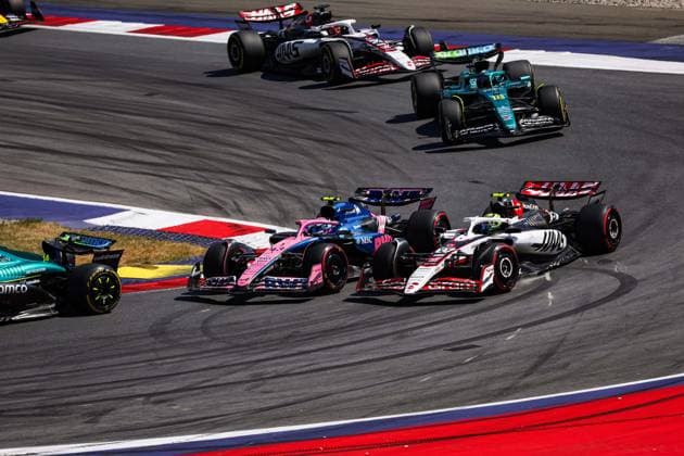 F1 - AUSTRIAN GRAND PRIX 2025 43 COLAPINTO Franco (arg), Alpine F1 Team A525, 87 BEARMAN Ollie Oliver (gbr), Haas F1 Team VF-25 Ferrari, action during the Formula 1 MSC Cruises Austrian Grand Prix 2025, 11th round of the 2025 FIA Formula One World Championship, WM, Weltmeisterschaft from June 27 to 29, 2025 on the Red Bull Ring, in Spielberg, Austria - SpielbergAustria Copyright: xFLORENTxGOODENx